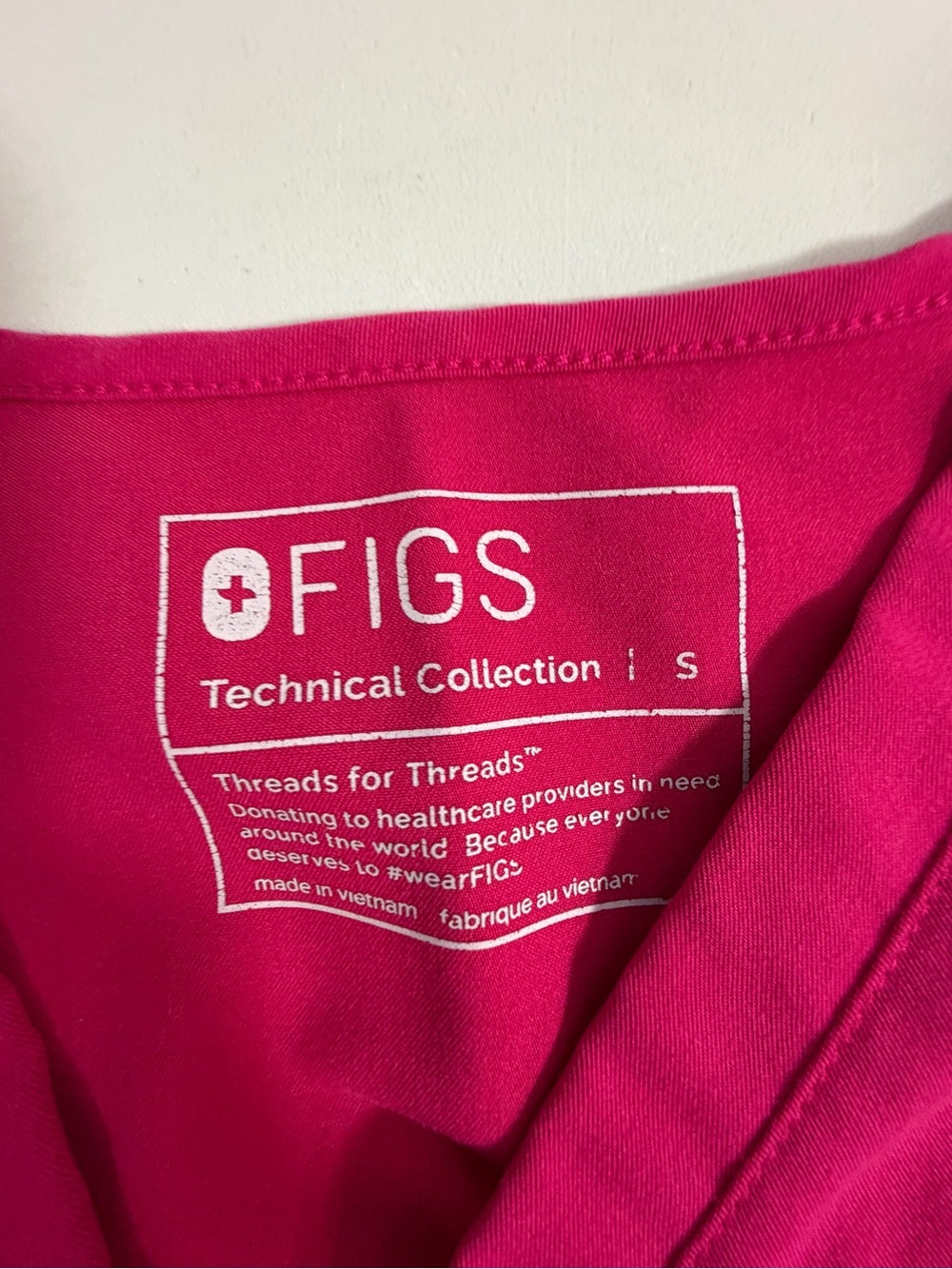 Figs Scrubs Women Top Technical Collection Pink Pocket Health Care Size Small - Picture 3 of 3